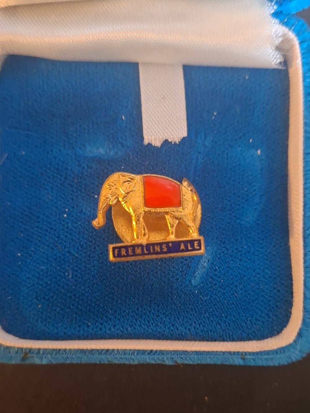Vintage enamel Fremlins' Ale buttonhole lapel badge Beer Bier Brewery